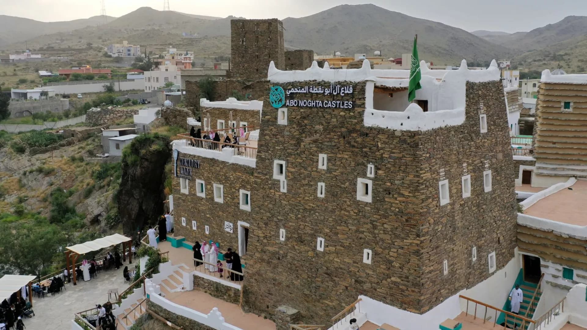 Rendez-vous dans le quartier historique de Tabab et profitez-en pour visiter les palais d'Abu Nuqta al-Mutahmi.