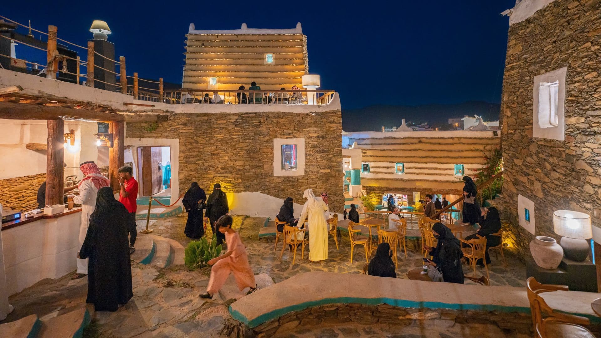Rendez-vous dans le quartier historique de Tabab et profitez-en pour visiter les palais d'Abu Nuqta al-Mutahmi.