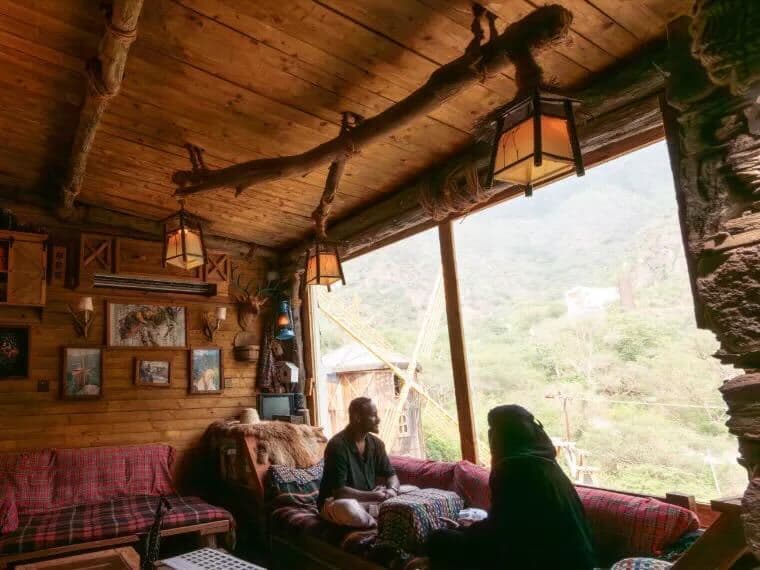 Une authentique excursion Asiri entre Rijal Almaa et les sommets d'Al-Soudah