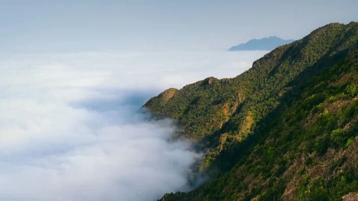 Une excursion en pleine nature au cœur des magnifiques paysages montagneux d'Asir